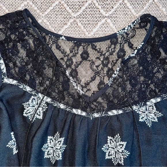 VENUS 3/4 Sleeve Dress with Sheer Lace Details Size Large L - Picture 3 of 7